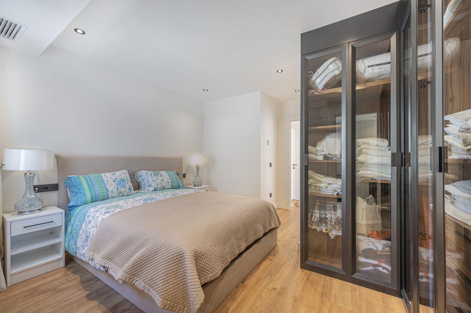 5 bedroom Villa for sale in Marbella with pool garage - € 2,590,000 (Ref: 8053266)