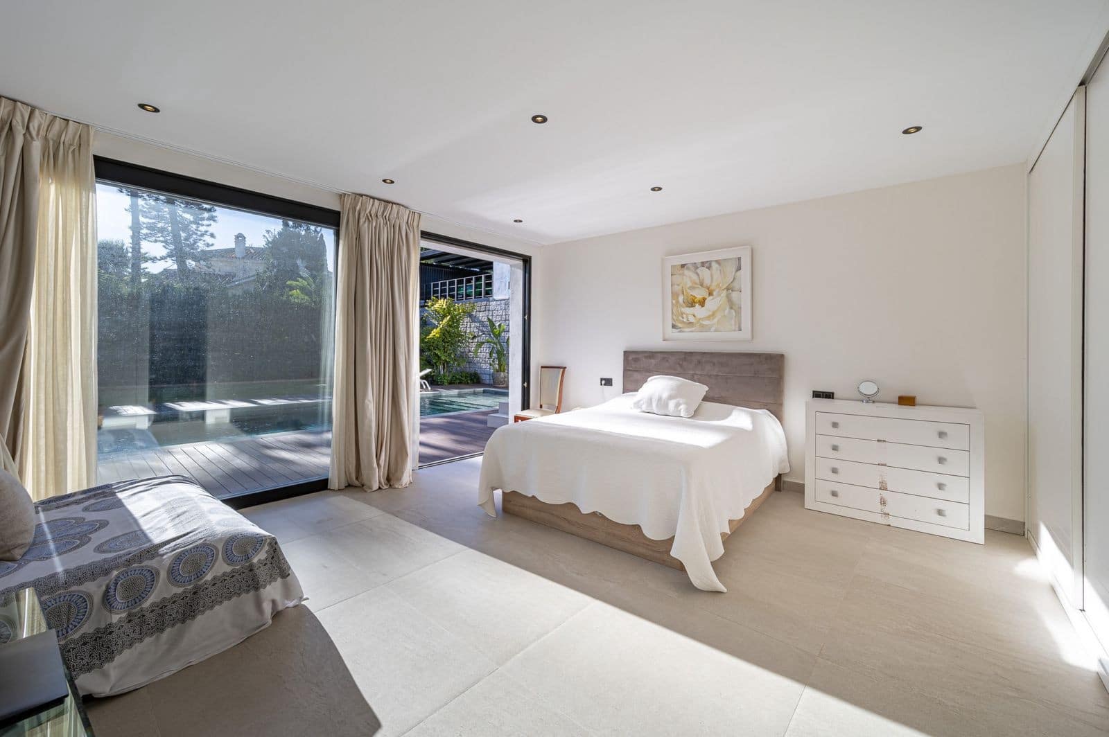 5 bedroom Villa for sale in Marbella with pool garage - € 2,590,000 (Ref: 8053266)