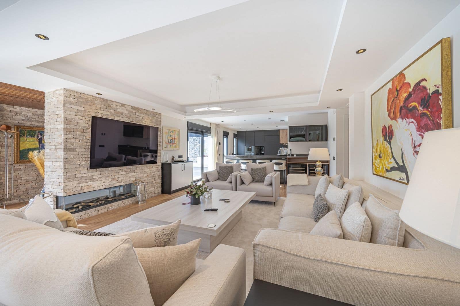 5 bedroom Villa for sale in Marbella with pool garage - € 2,590,000 (Ref: 8053266)