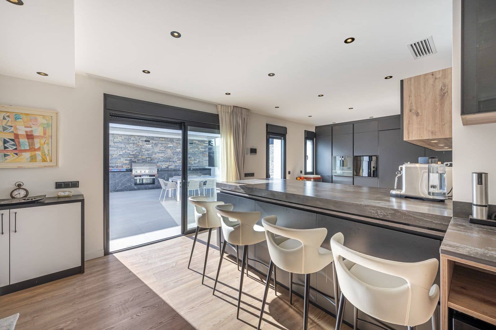 5 bedroom Villa for sale in Marbella with pool garage - € 2,590,000 (Ref: 8053266)