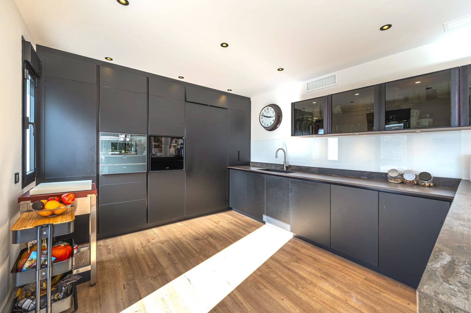 5 bedroom Villa for sale in Marbella with pool garage - € 2,590,000 (Ref: 8053266)