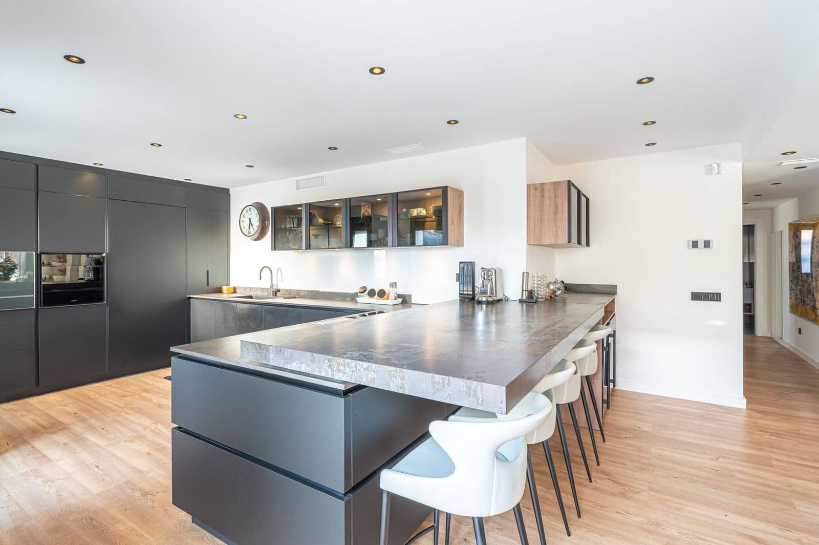 5 bedroom Villa for sale in Marbella with pool garage - € 2,590,000 (Ref: 8053266)