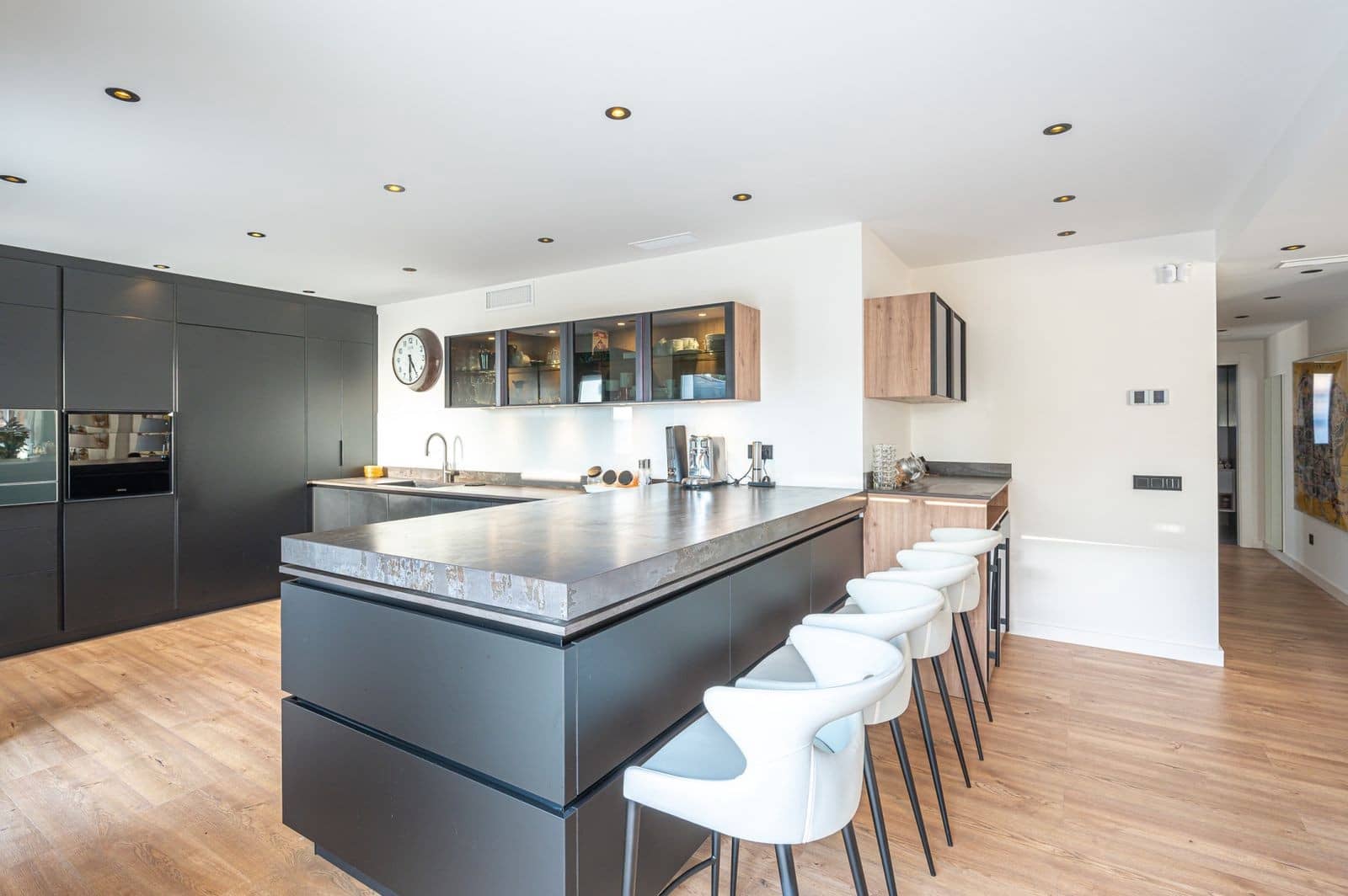 5 bedroom Villa for sale in Marbella with pool garage - € 2,590,000 (Ref: 8053266)