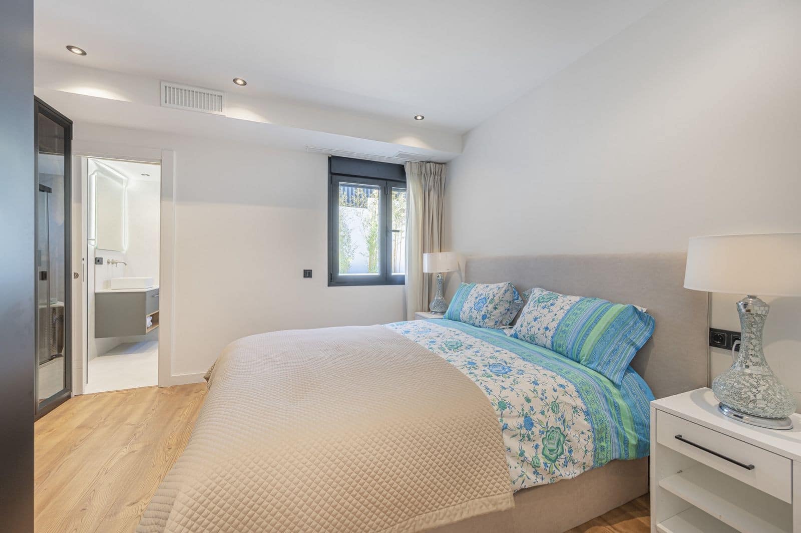 5 bedroom Villa for sale in Marbella with pool garage - € 2,590,000 (Ref: 8053266)