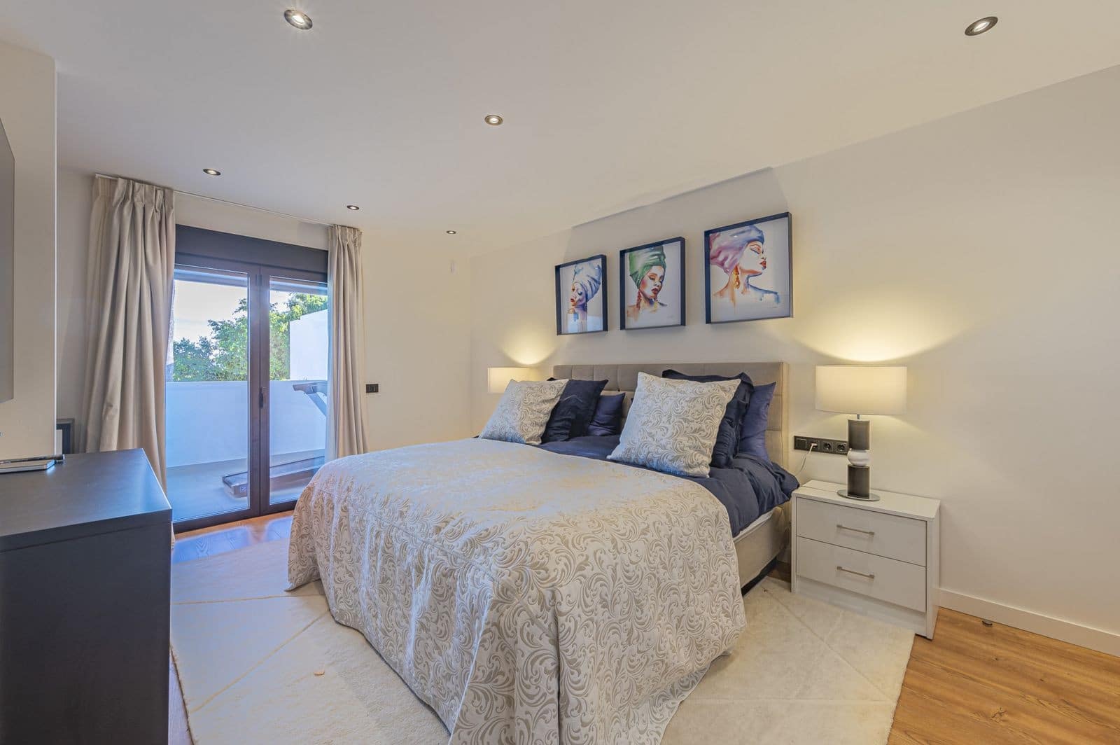 5 bedroom Villa for sale in Marbella with pool garage - € 2,590,000 (Ref: 8053266)