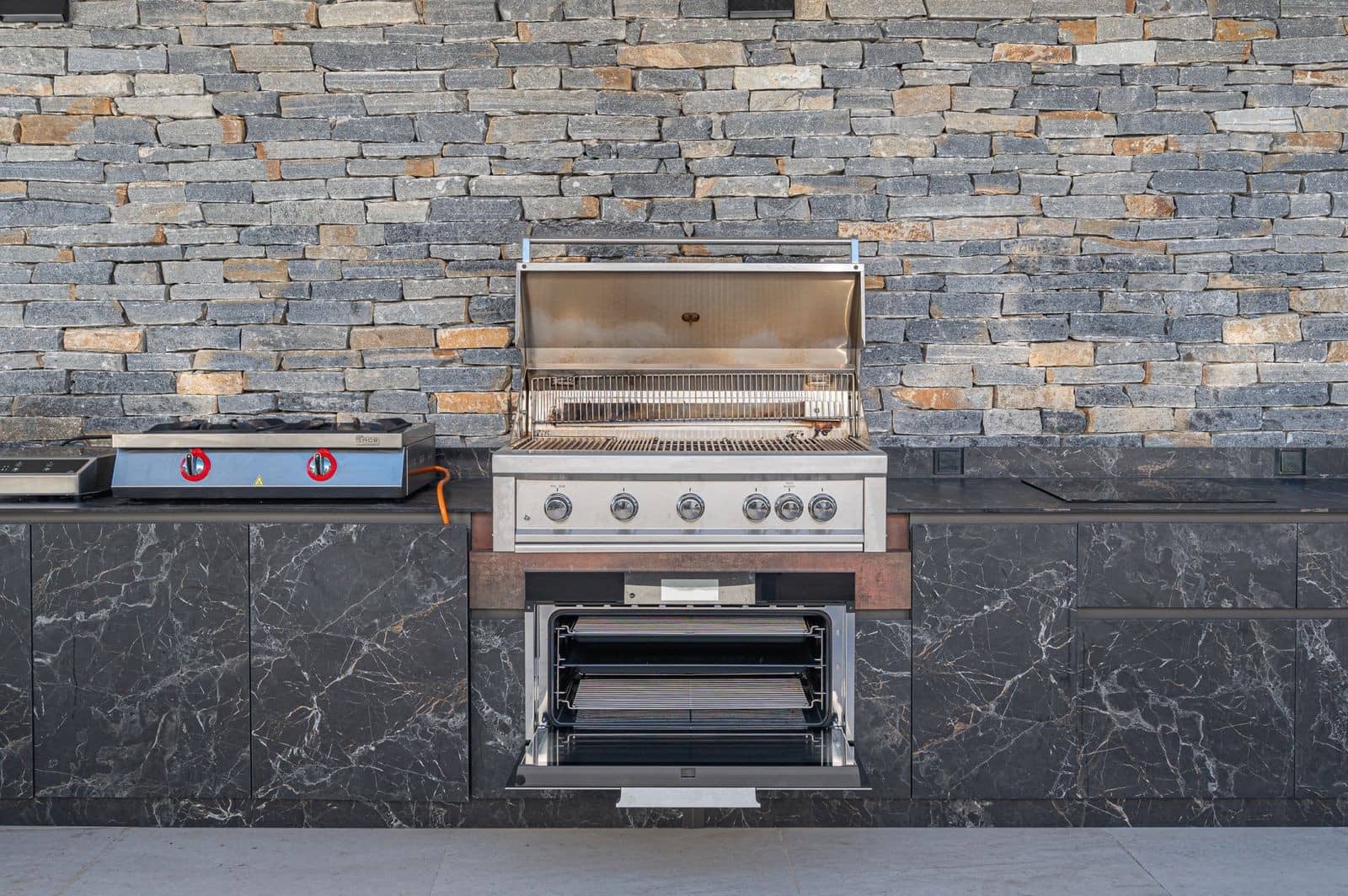 5 bedroom Villa for sale in Marbella with pool garage - € 2,590,000 (Ref: 8053266)