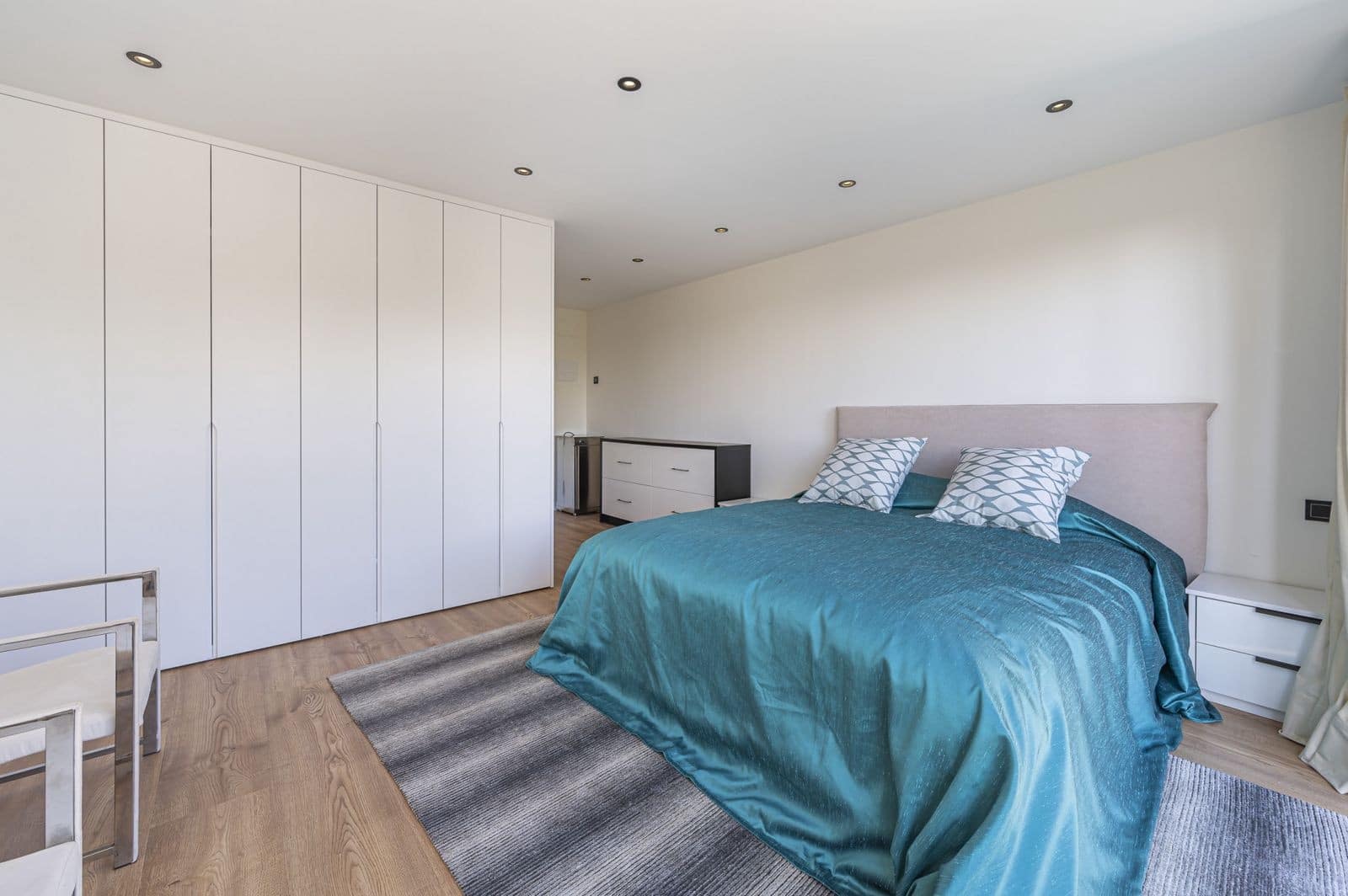 5 bedroom Villa for sale in Marbella with pool garage - € 2,590,000 (Ref: 8053266)