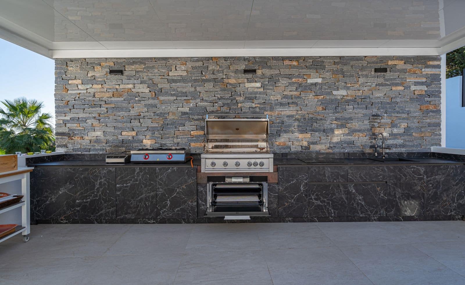 5 bedroom Villa for sale in Marbella with pool garage - € 2,590,000 (Ref: 8053266)