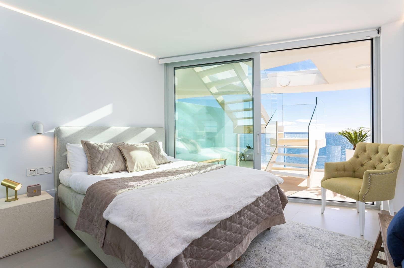 2 soveværelse Penthouse til salg i Carvajal med swimmingpool garage - € 1.070.000 (Ref: 8065370)