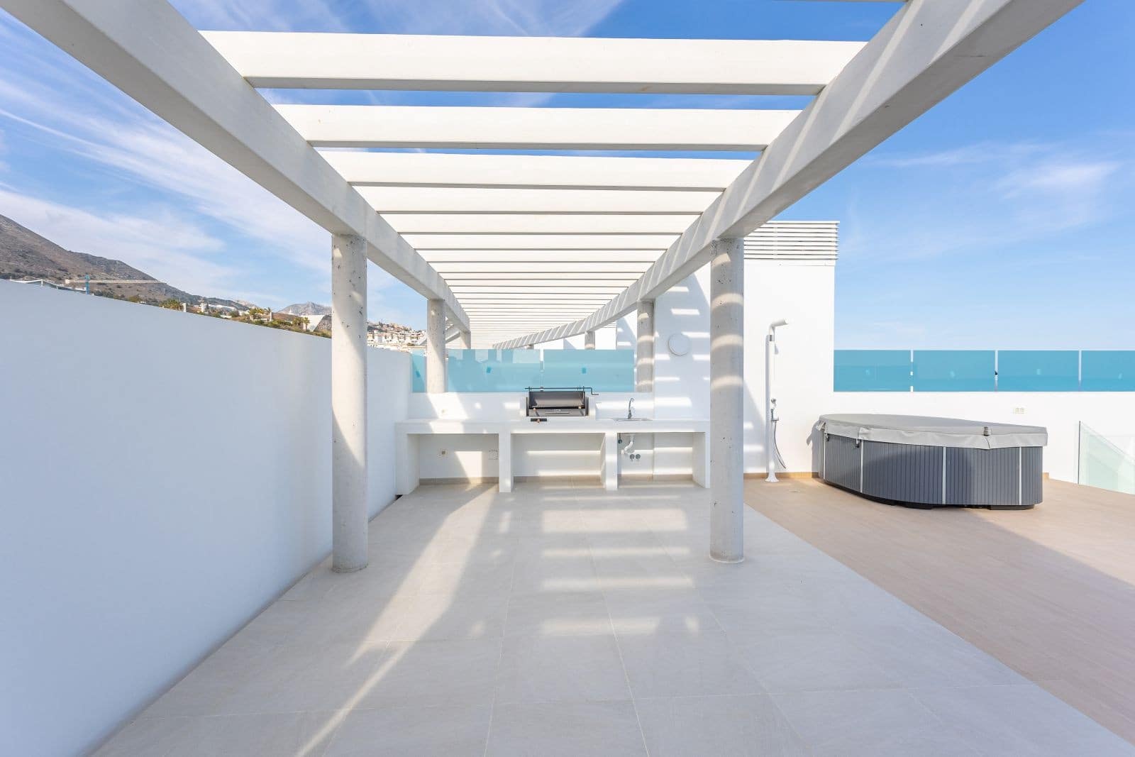 2 soveværelse Penthouse til salg i Carvajal med swimmingpool garage - € 1.070.000 (Ref: 8065370)