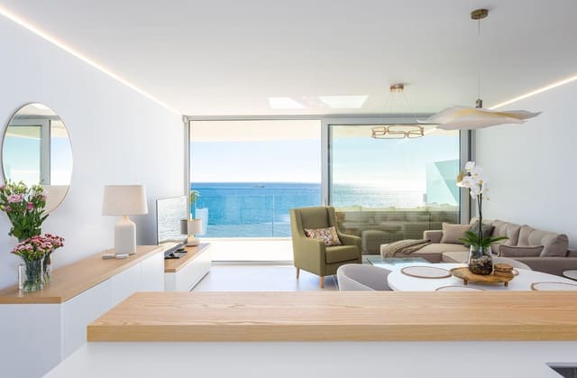 2 soverom Penthouse til salgs i Carvajal, Fuengirola med svømmebasseng garasje - € 1 070 000 (Ref: 8065370)