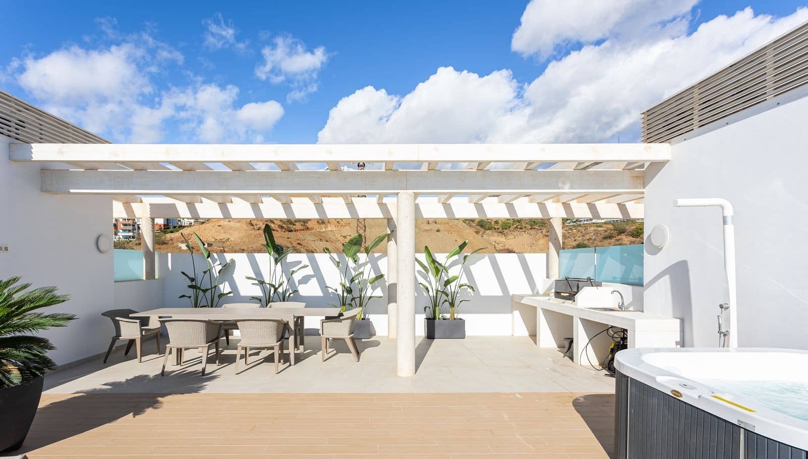 2 soveværelse Penthouse til salg i Carvajal med swimmingpool garage - € 1.070.000 (Ref: 8065370)