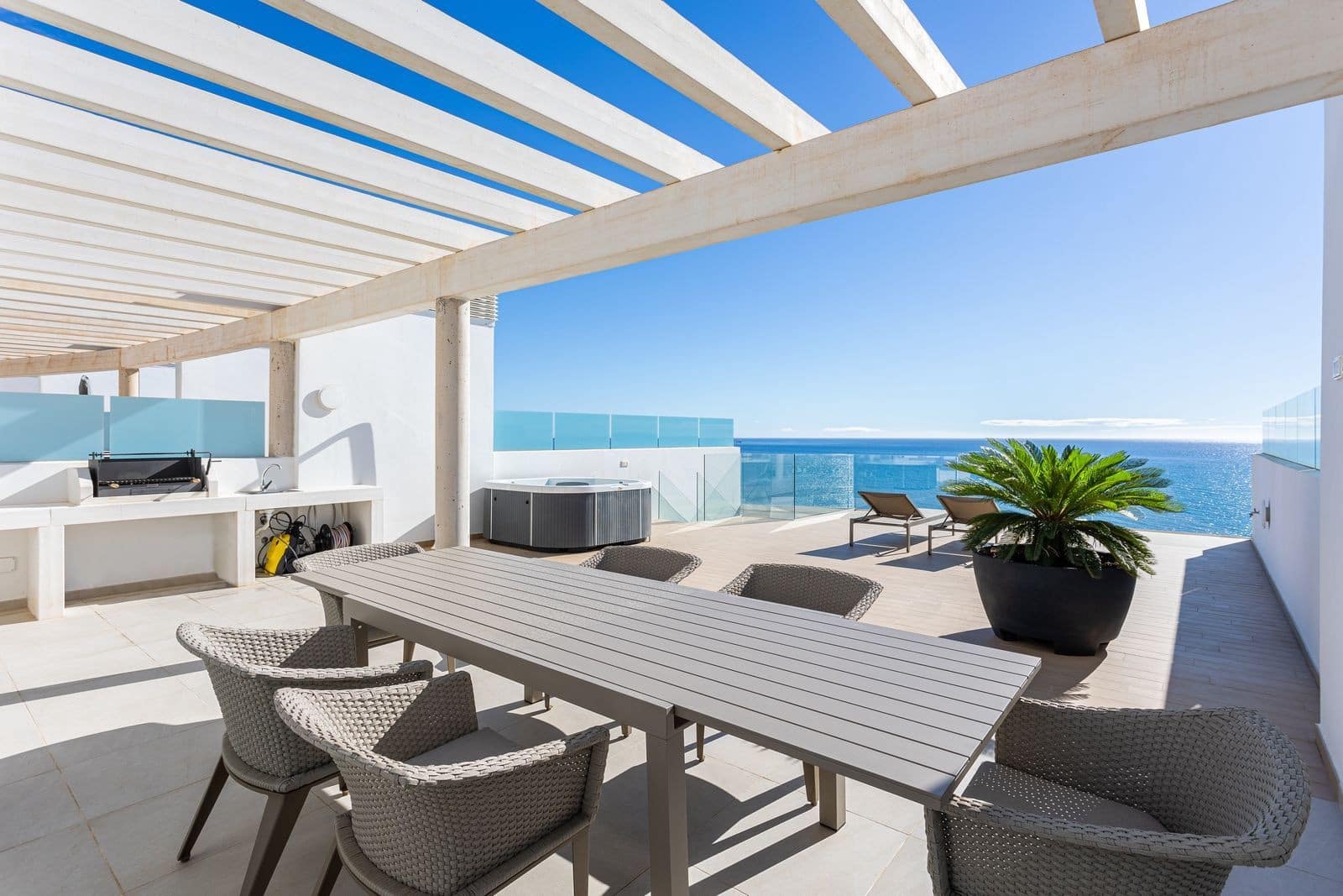 2 slaapkamer Penthouse te koop in Fuengirola met zwembad garage - € 1.070.000 (Ref: 8065370)