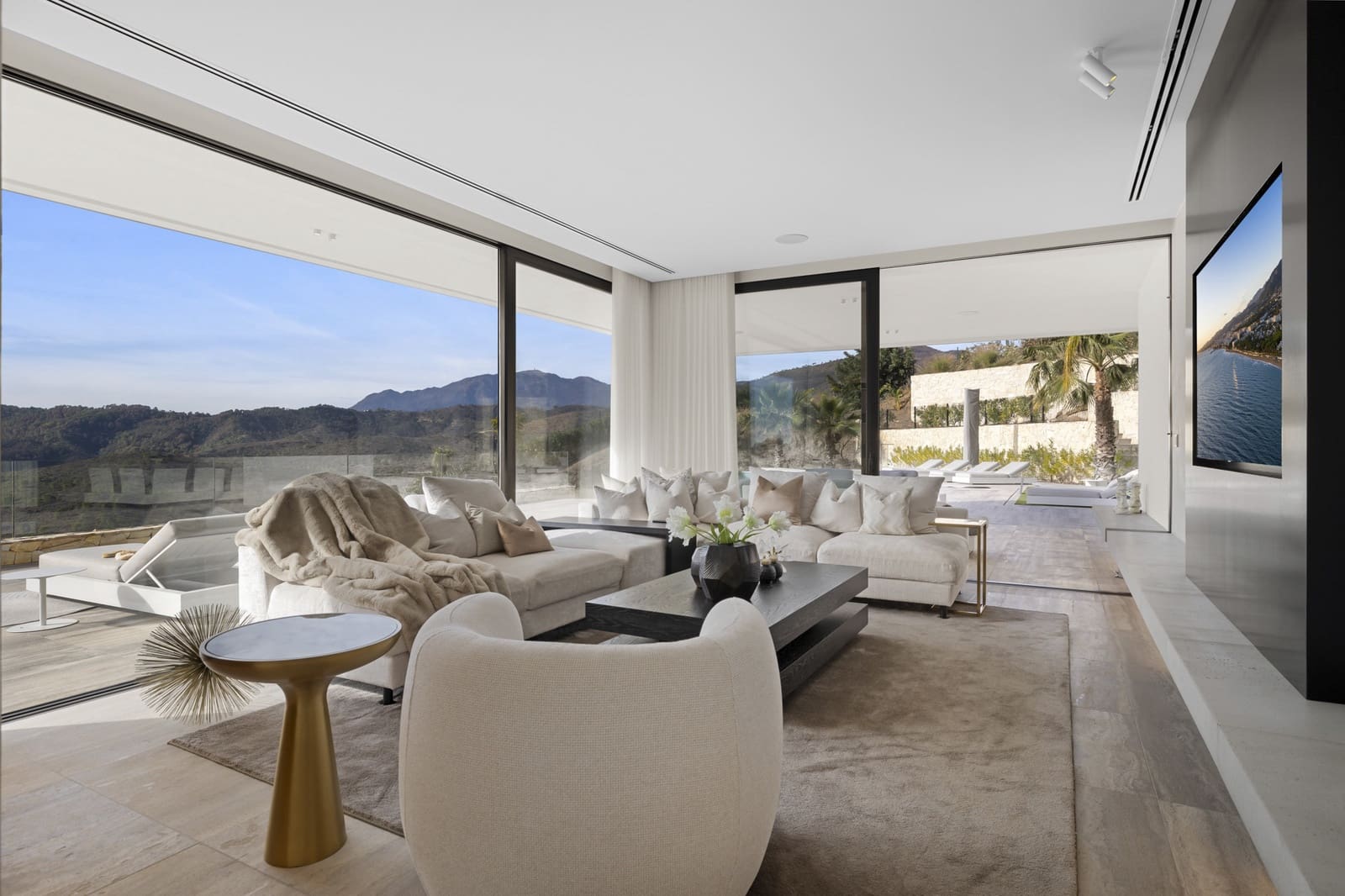 7 bedroom Villa for sale in Benahavis with pool garage - € 4,900,000 (Ref: 8075727)