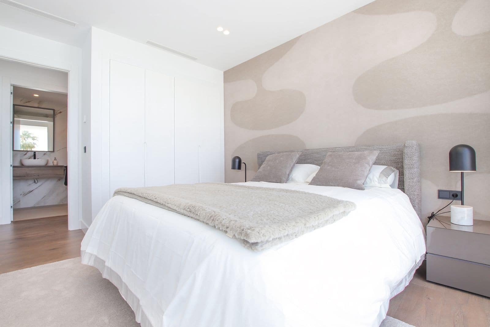 4 bedroom Villa for sale in Estepona with pool garage - € 2,495,000 (Ref: 8095672)