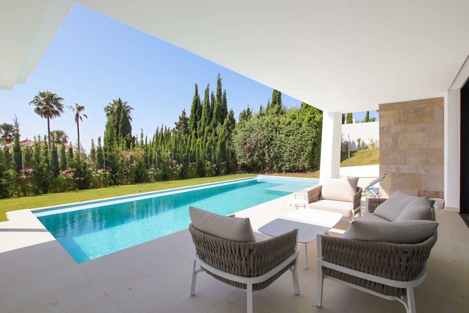 4 sypialnia Willa na sprzedaż w Estepona z basenem garażem - 2 495 000 € (Ref: 8095672)