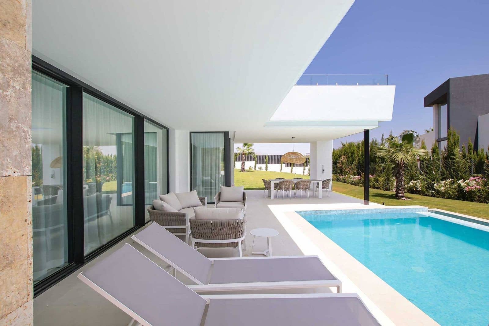4 sypialnia Willa na sprzedaż w Estepona z basenem garażem - 2 495 000 € (Ref: 8095672)