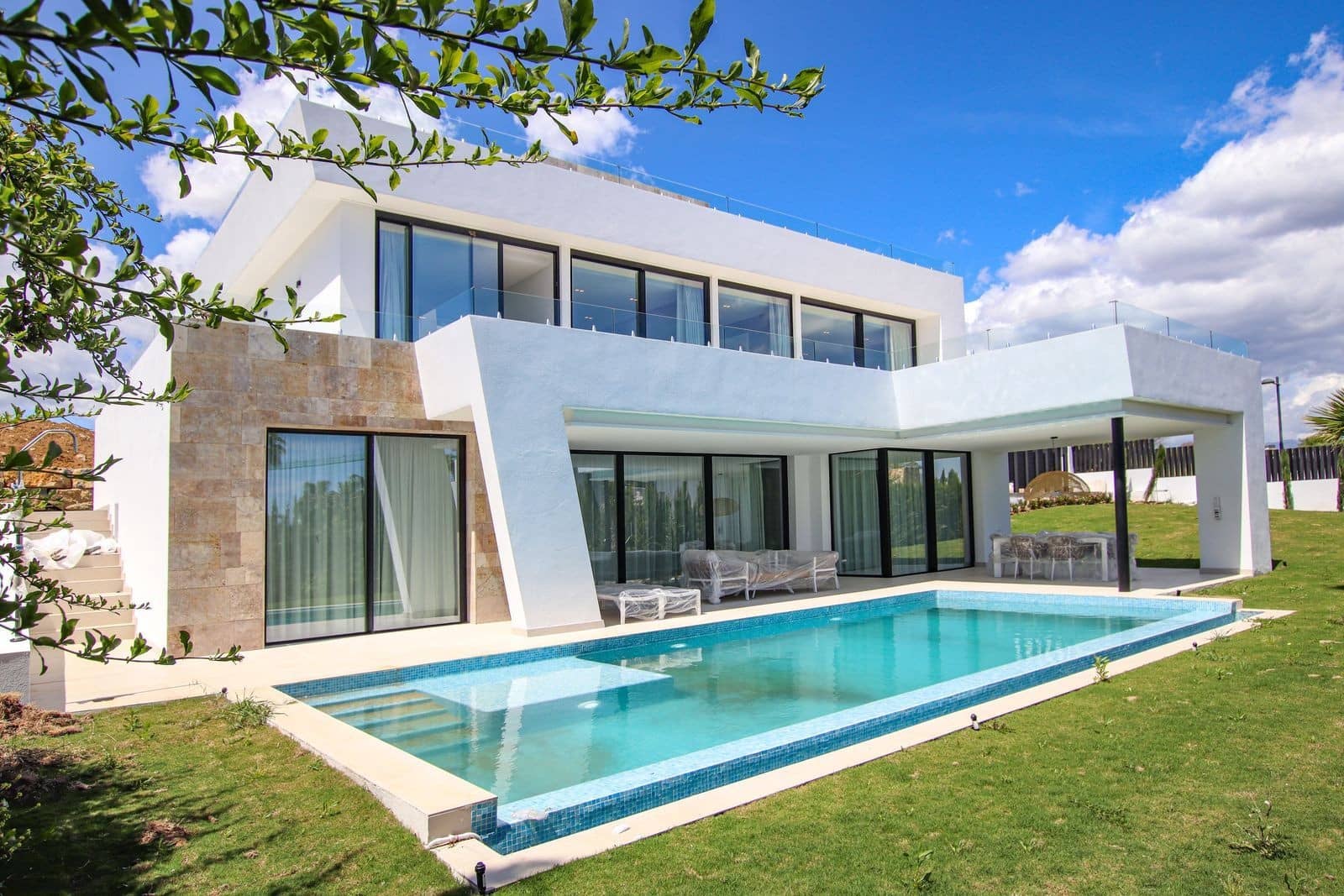 4 sypialnia Willa na sprzedaż w Estepona z basenem garażem - 2 495 000 € (Ref: 8095672)