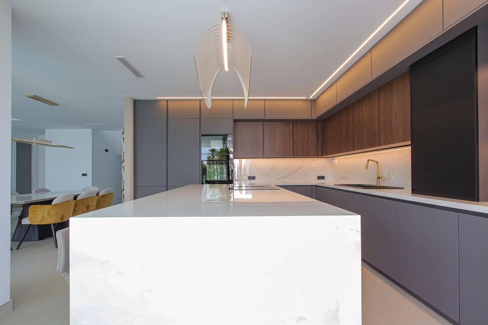 4 sypialnia Willa na sprzedaż w Estepona z basenem garażem - 2 495 000 € (Ref: 8095672)