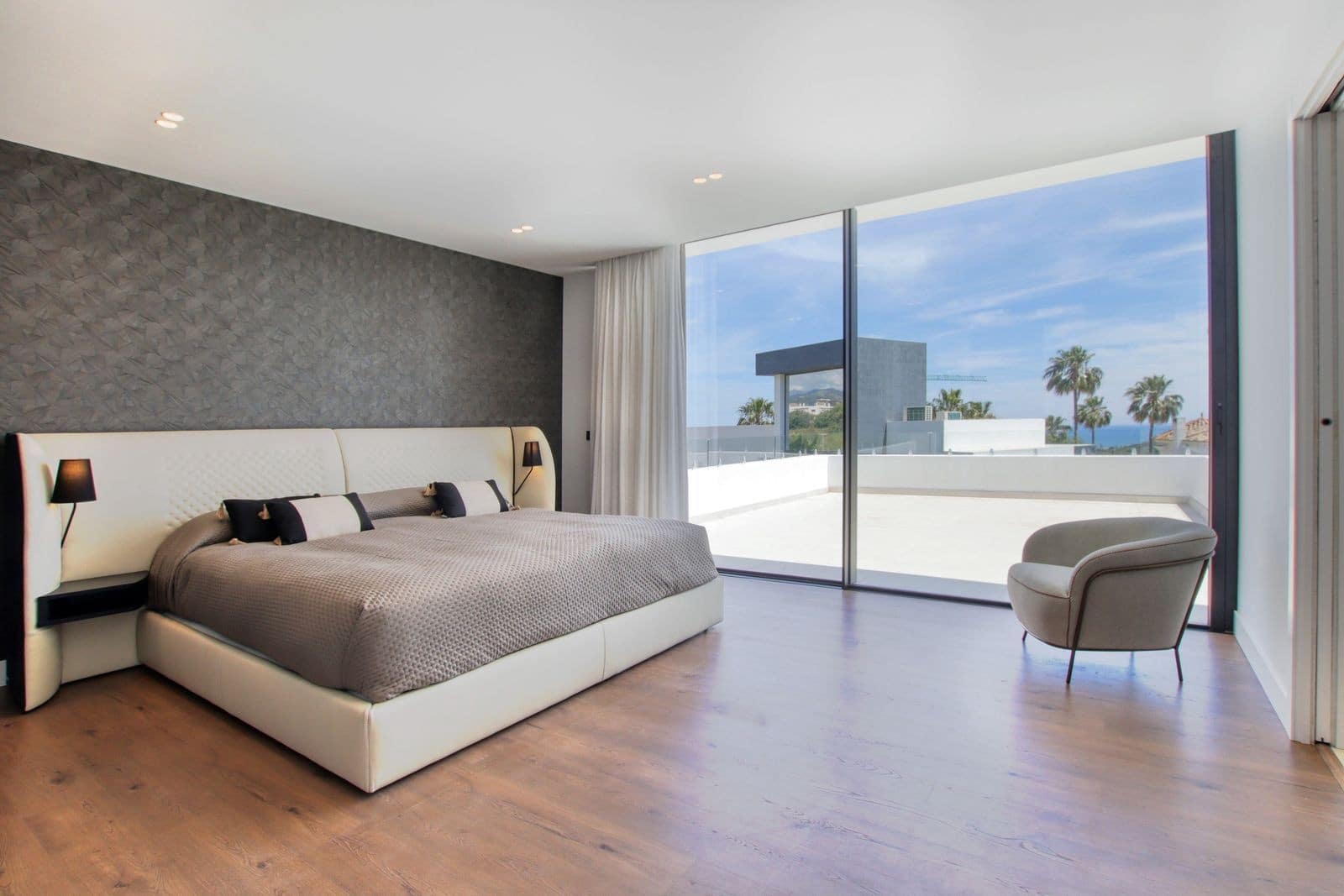4 sypialnia Willa na sprzedaż w Estepona z basenem garażem - 2 495 000 € (Ref: 8095672)