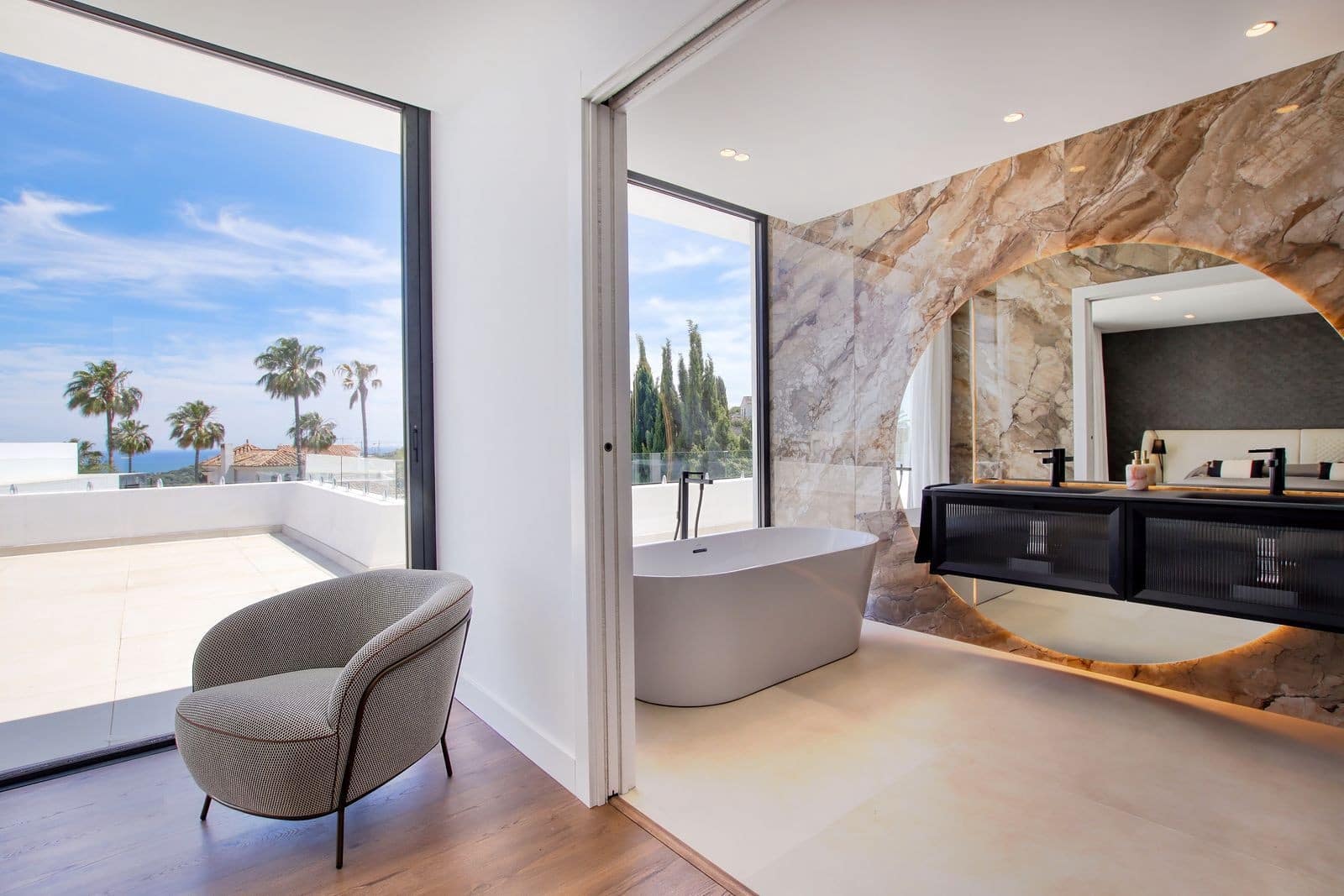 4 sypialnia Willa na sprzedaż w Estepona z basenem garażem - 2 495 000 € (Ref: 8095672)