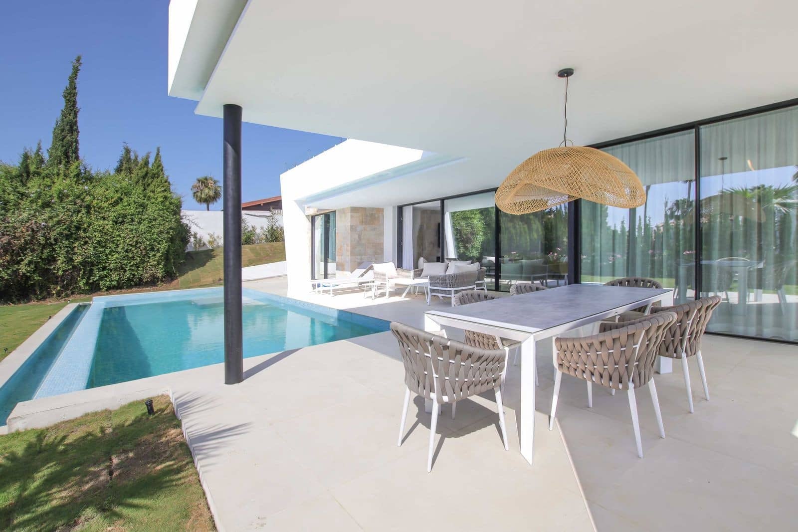 4 sypialnia Willa na sprzedaż w Estepona z basenem garażem - 2 495 000 € (Ref: 8095672)