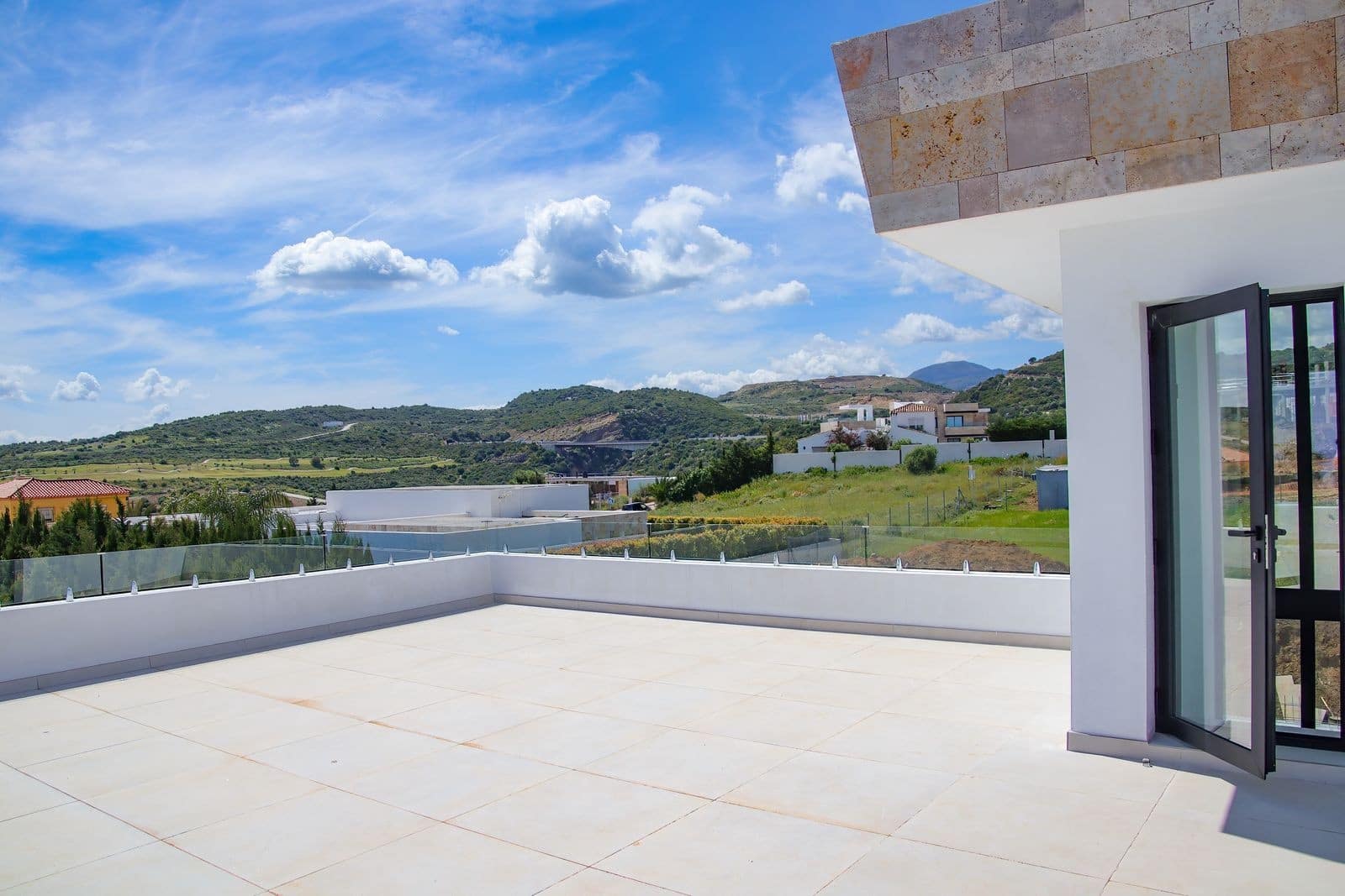 4 sypialnia Willa na sprzedaż w Estepona z basenem garażem - 2 495 000 € (Ref: 8095672)