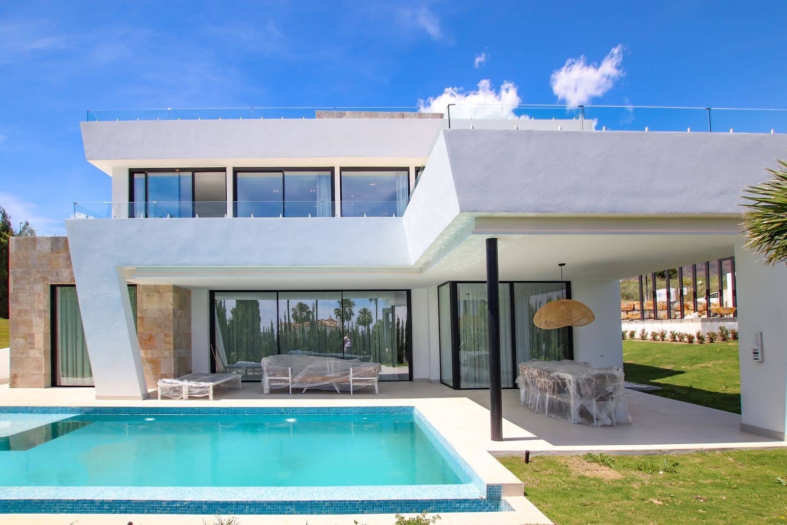 4 sypialnia Willa na sprzedaż w Estepona z basenem garażem - 2 495 000 € (Ref: 8095672)