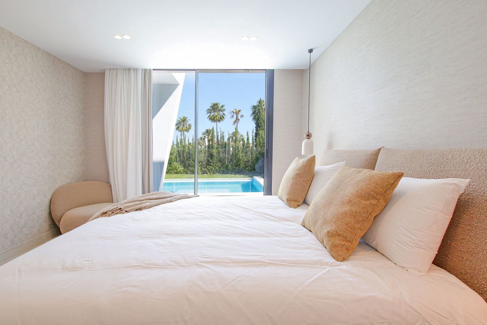 4 sypialnia Willa na sprzedaż w Estepona z basenem garażem - 2 495 000 € (Ref: 8095672)