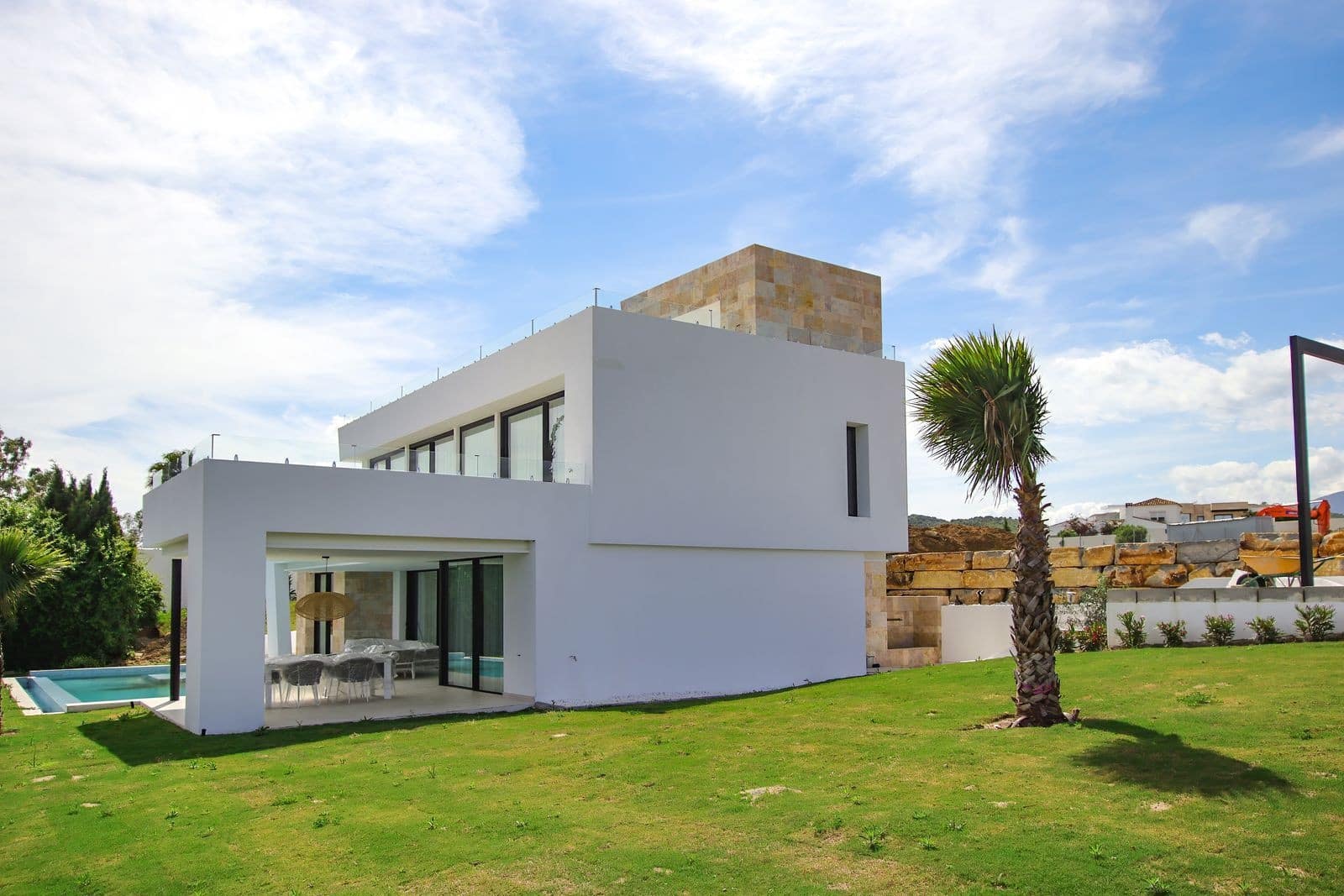 4 sypialnia Willa na sprzedaż w Estepona z basenem garażem - 2 495 000 € (Ref: 8095672)