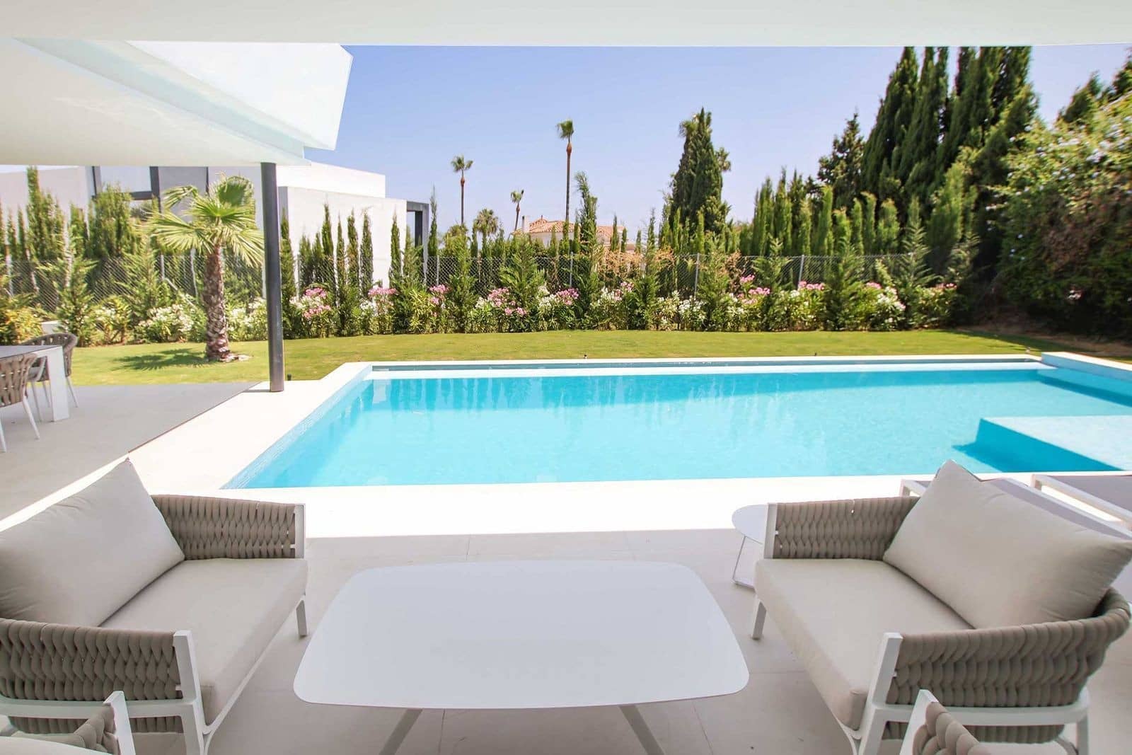 4 sypialnia Willa na sprzedaż w Estepona z basenem garażem - 2 495 000 € (Ref: 8095672)