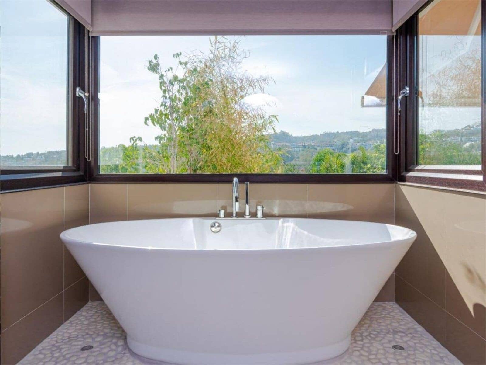 5 bedroom Villa for sale in Nueva Andalucia with pool garage - € 2,700,000 (Ref: 8103419)