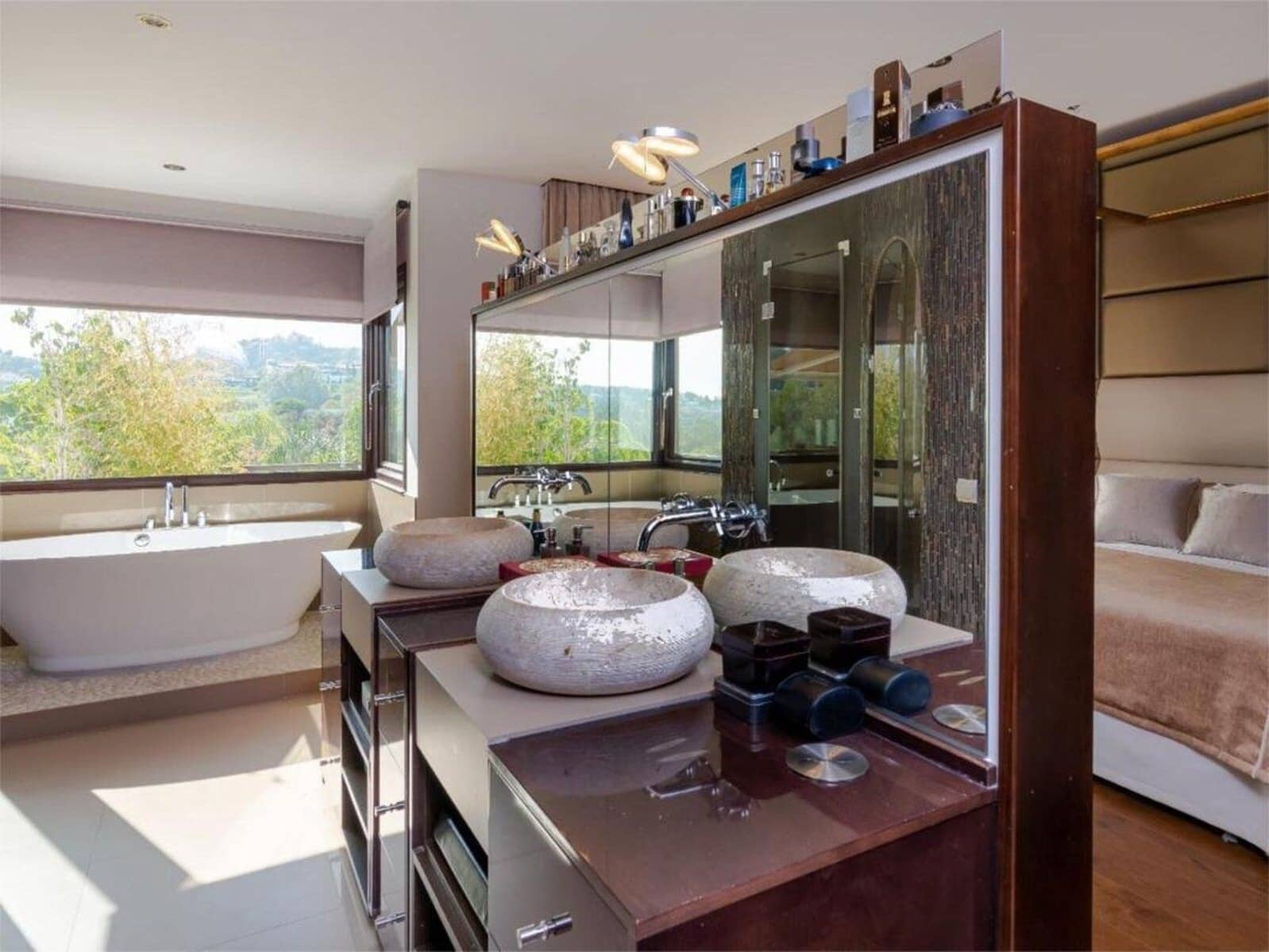 5 bedroom Villa for sale in Nueva Andalucia with pool garage - € 2,700,000 (Ref: 8103419)