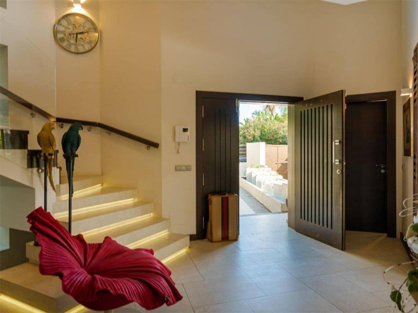 5 bedroom Villa for sale in Nueva Andalucia with pool garage - € 2,700,000 (Ref: 8103419)