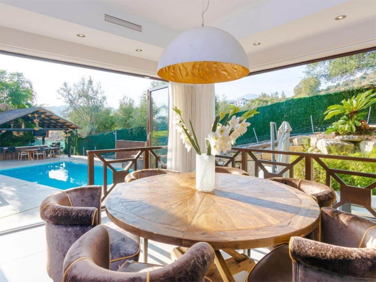 5 bedroom Villa for sale in Nueva Andalucia with pool garage - € 2,700,000 (Ref: 8103419)