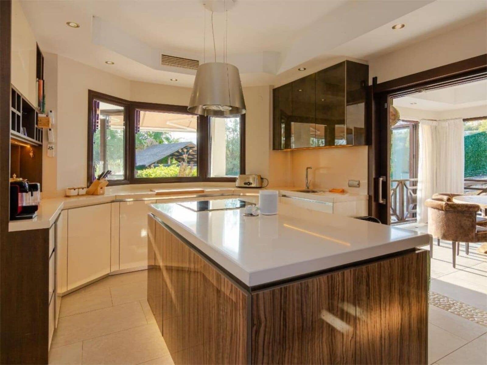 5 bedroom Villa for sale in Nueva Andalucia with pool garage - € 2,700,000 (Ref: 8103419)