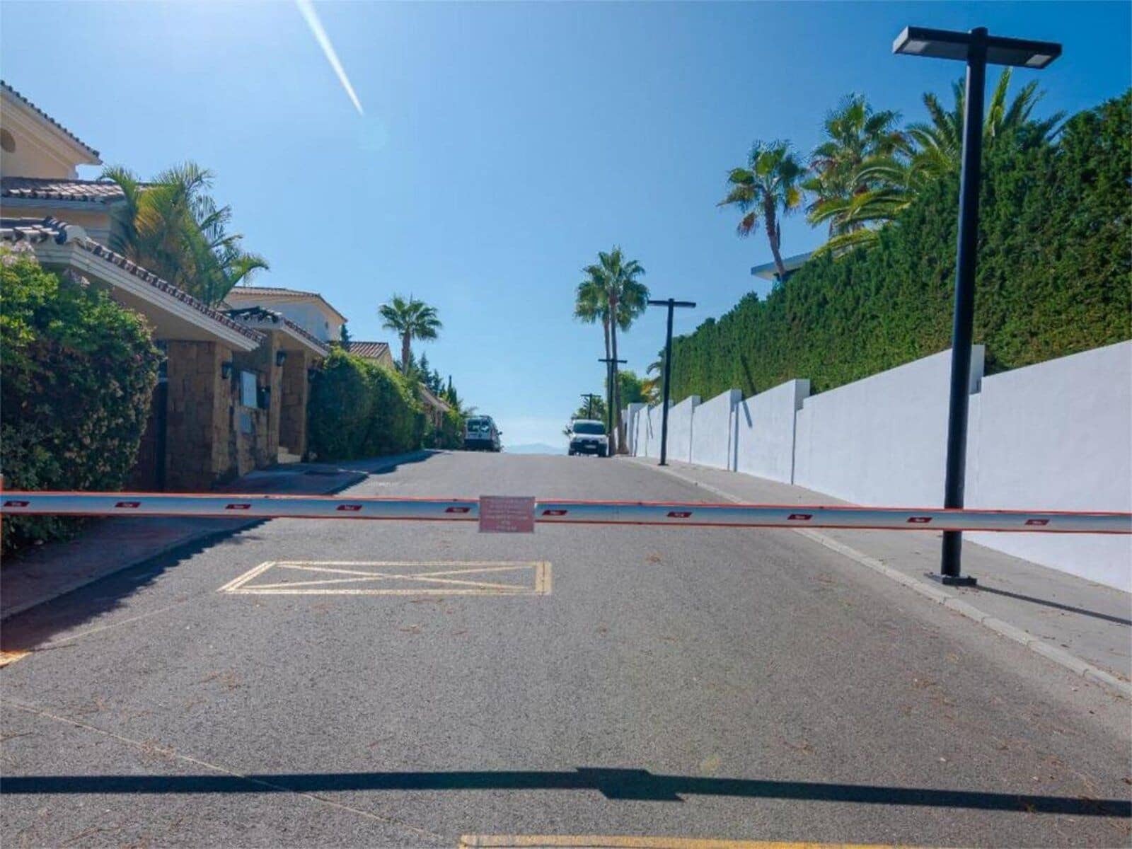 5 bedroom Villa for sale in Nueva Andalucia with pool garage - € 2,700,000 (Ref: 8103419)