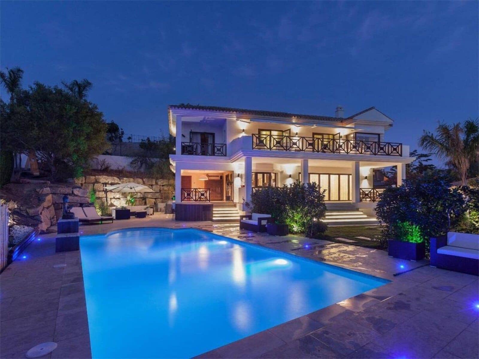 5 bedroom Villa for sale in Nueva Andalucia with pool garage - € 2,700,000 (Ref: 8103419)