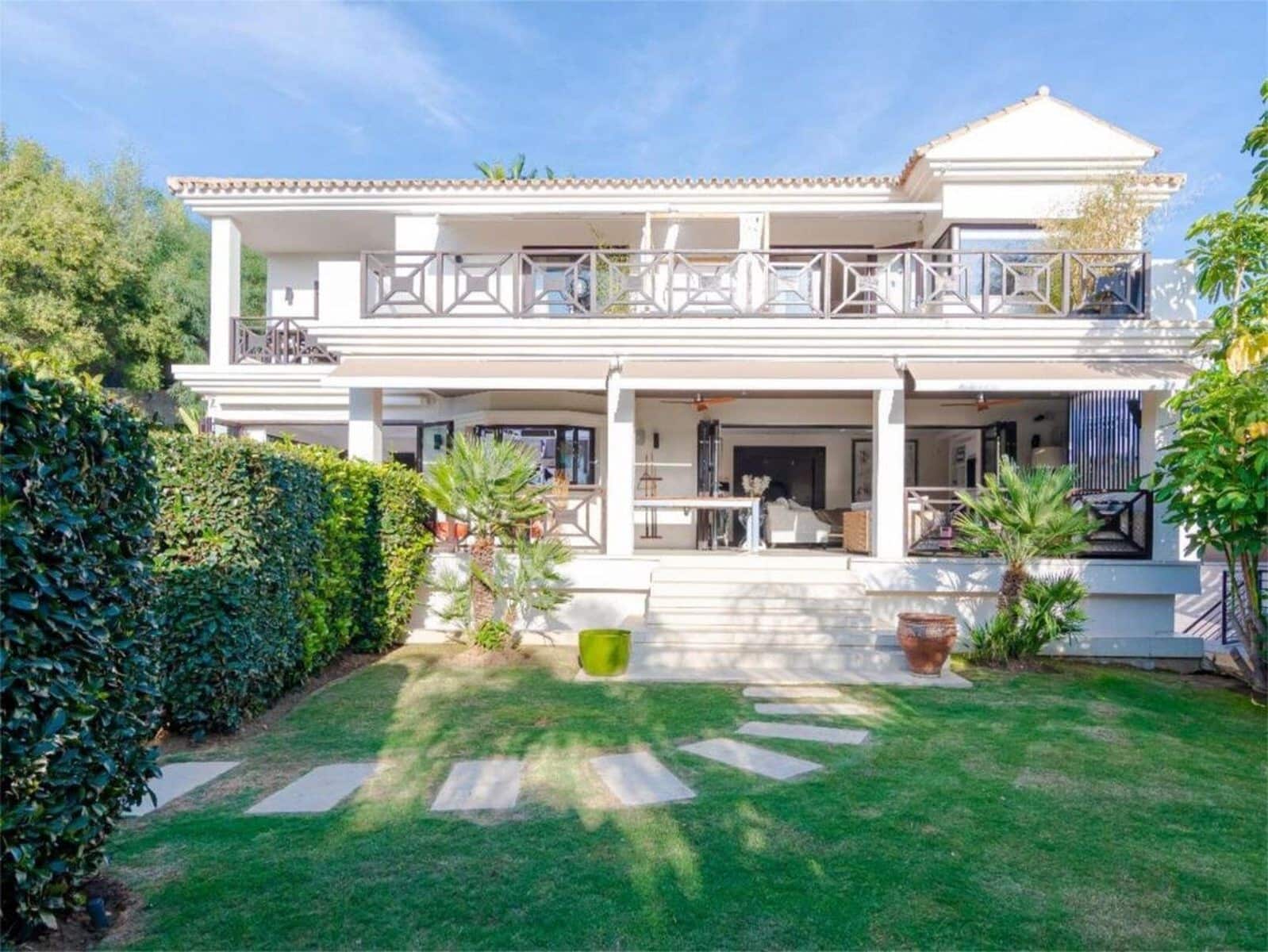5 bedroom Villa for sale in Nueva Andalucia with pool garage - € 2,700,000 (Ref: 8103419)