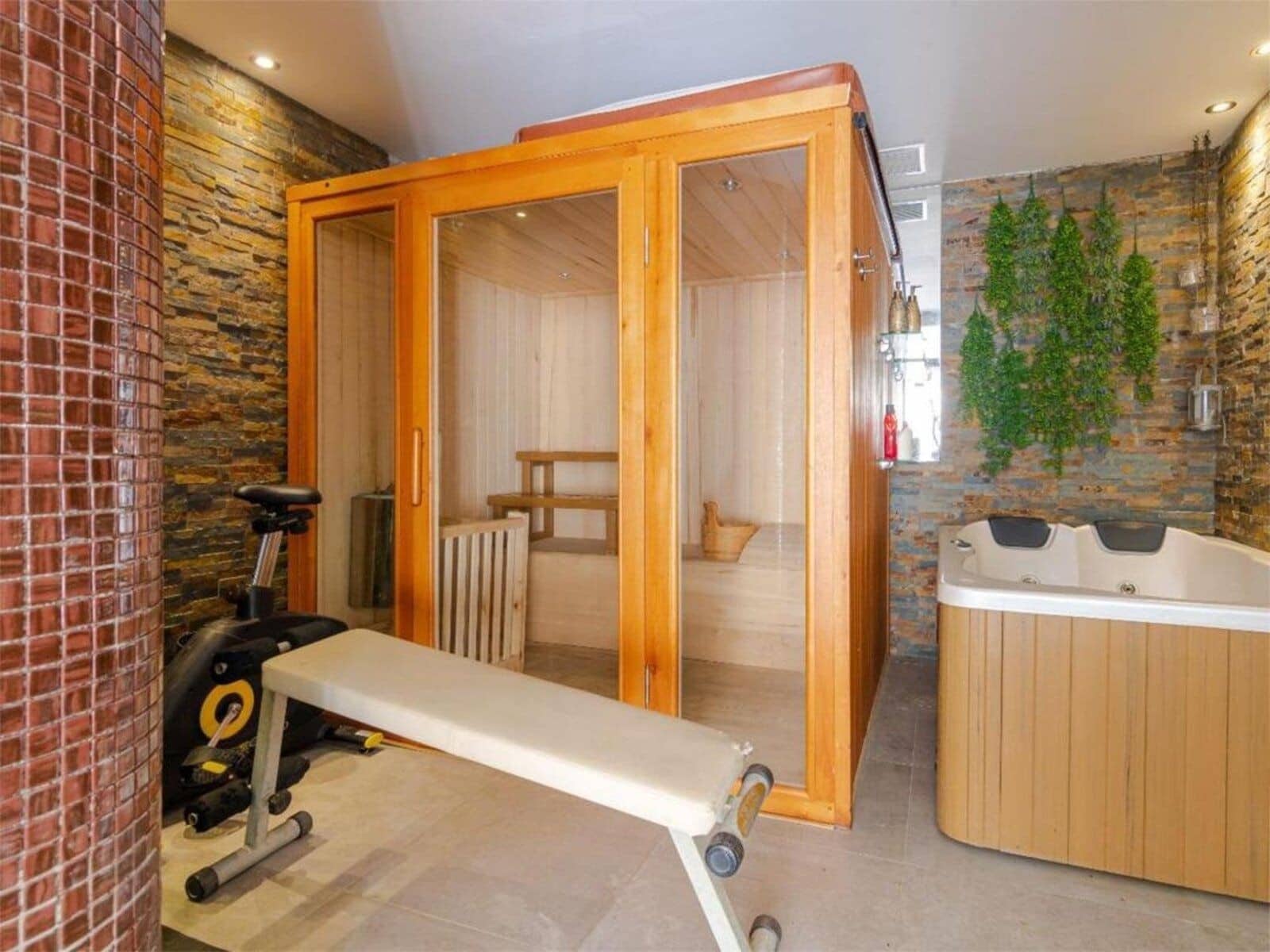 5 bedroom Villa for sale in Nueva Andalucia with pool garage - € 2,700,000 (Ref: 8103419)