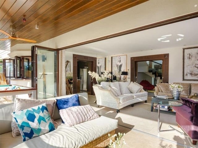 5 bedroom Villa for sale in Nueva Andalucia, Marbella with pool garage - € 2,700,000 (Ref: 8103419)