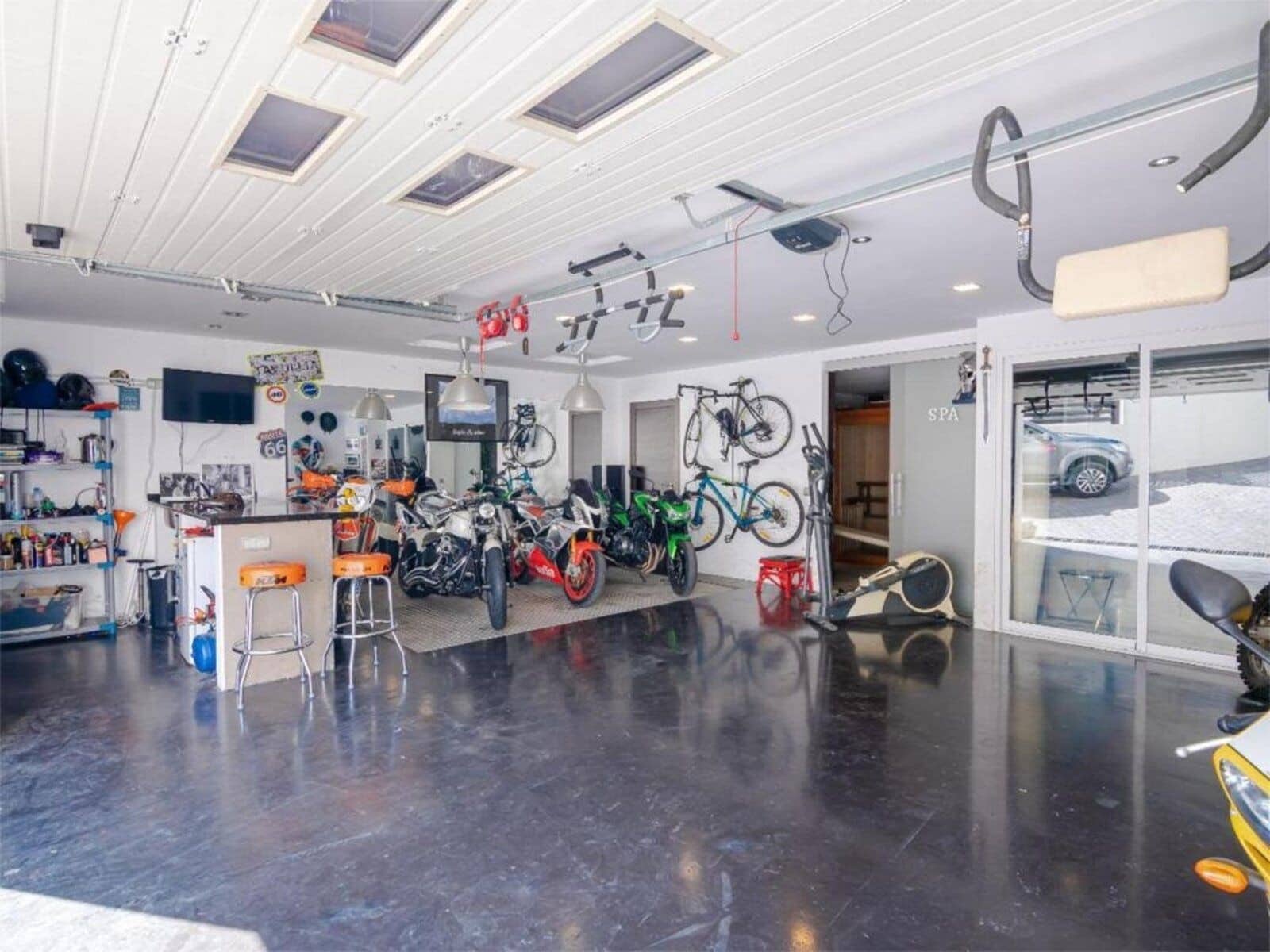 5 makuuhuone Huvila myytävänä paikassa Nueva Andalucia mukana uima-altaan 
autotalli - 2 700 000 € (Ref: 8103419)