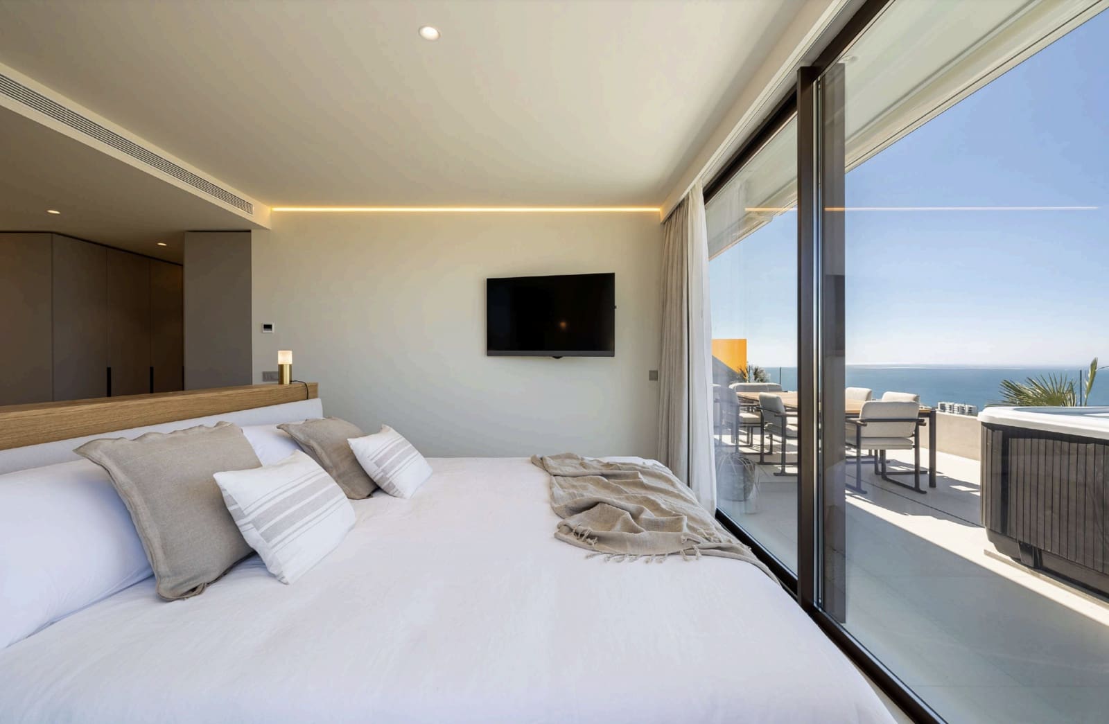 3 sypialnia Penthouse na sprzedaż w Fuengirola z basenem garażem - 1 450 000 € (Ref: 8107073)