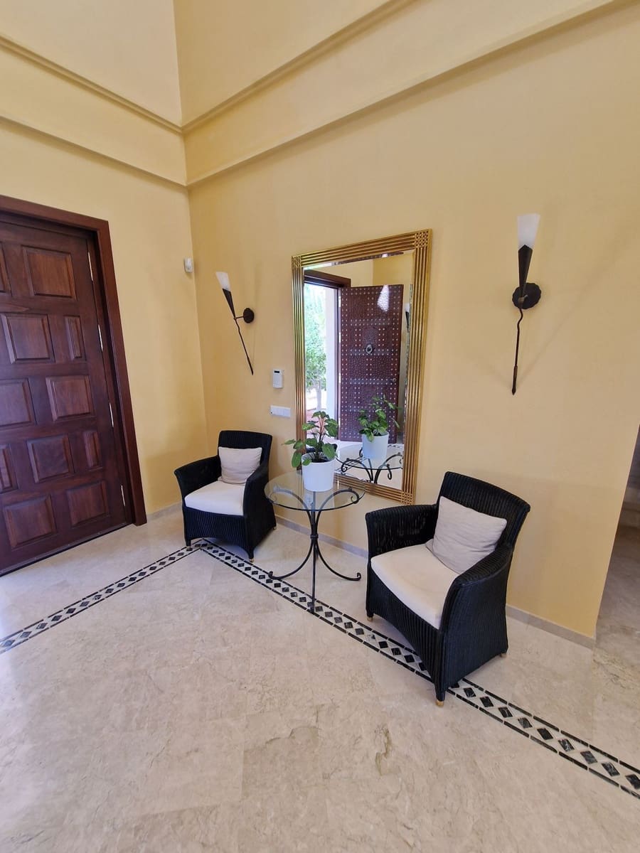 3 sypialnia Willa na sprzedaż w Mijas Costa z basenem garażem - 3 200 000 € (Ref: 8113981)