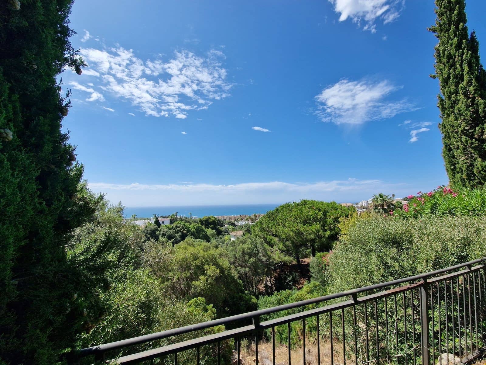 3 sypialnia Willa na sprzedaż w Mijas Costa z basenem garażem - 3 200 000 € (Ref: 8113981)