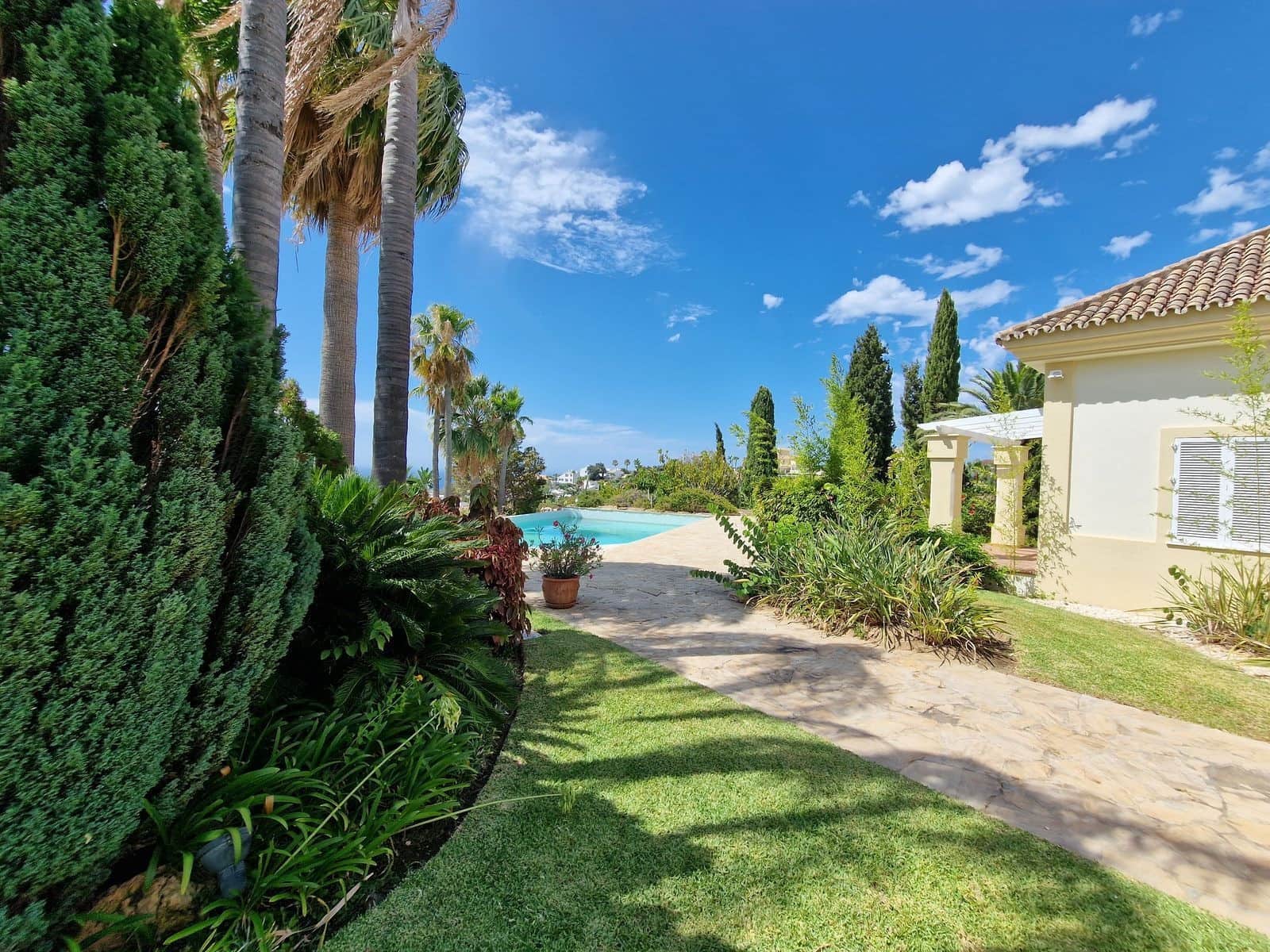 3 sypialnia Willa na sprzedaż w Mijas Costa z basenem garażem - 3 200 000 € (Ref: 8113981)