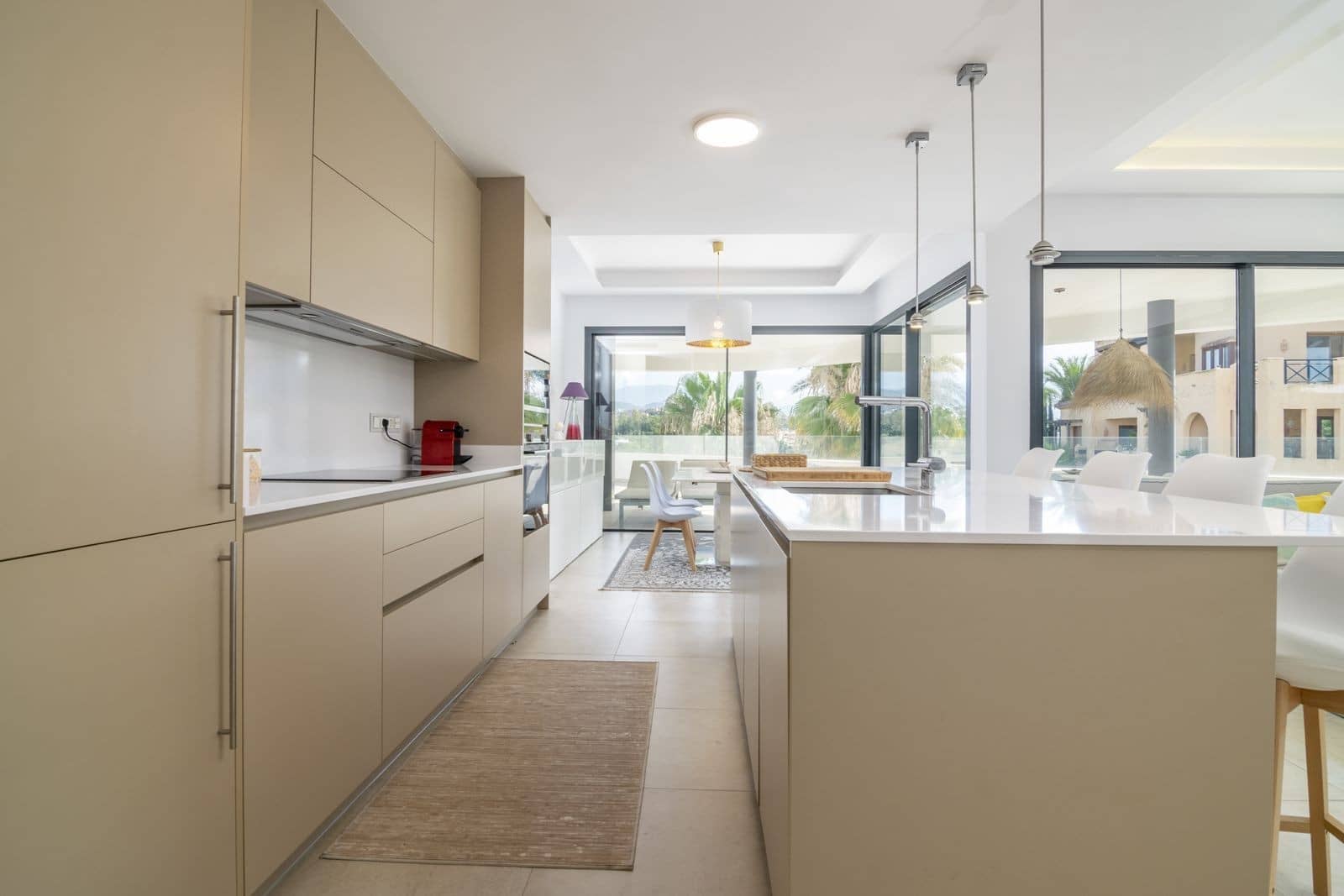 3 bedroom Apartment for sale in Estepona with pool garage - € 750,000 (Ref: 8113986)