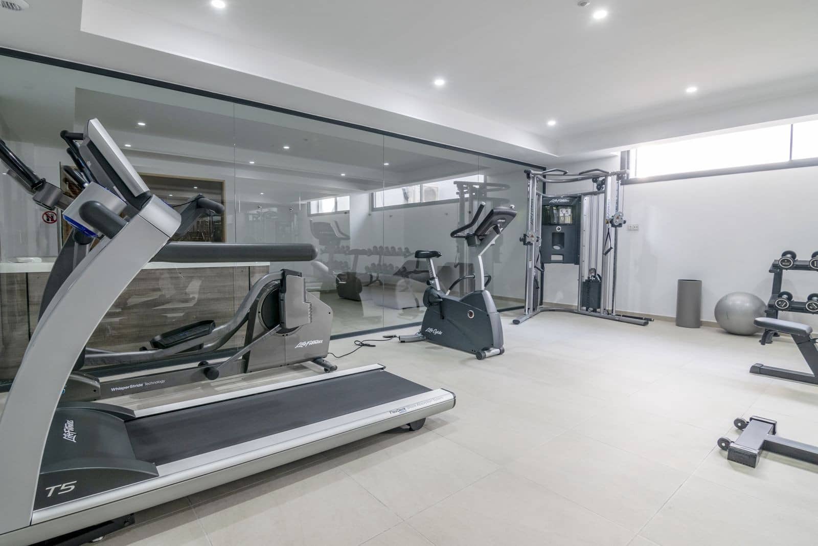 3 bedroom Apartment for sale in Estepona with pool garage - € 750,000 (Ref: 8113986)