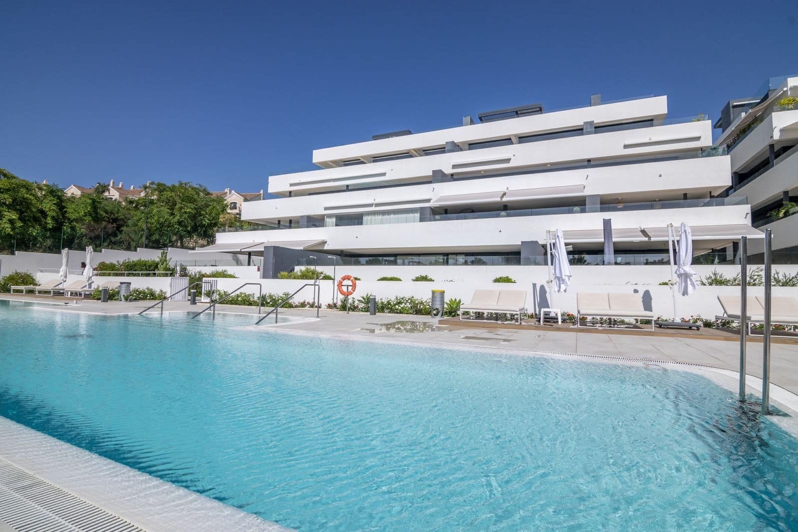 3 quarto Apartamento para venda em Estepona com piscina garagem - 750 000 € (Ref: 8113986)