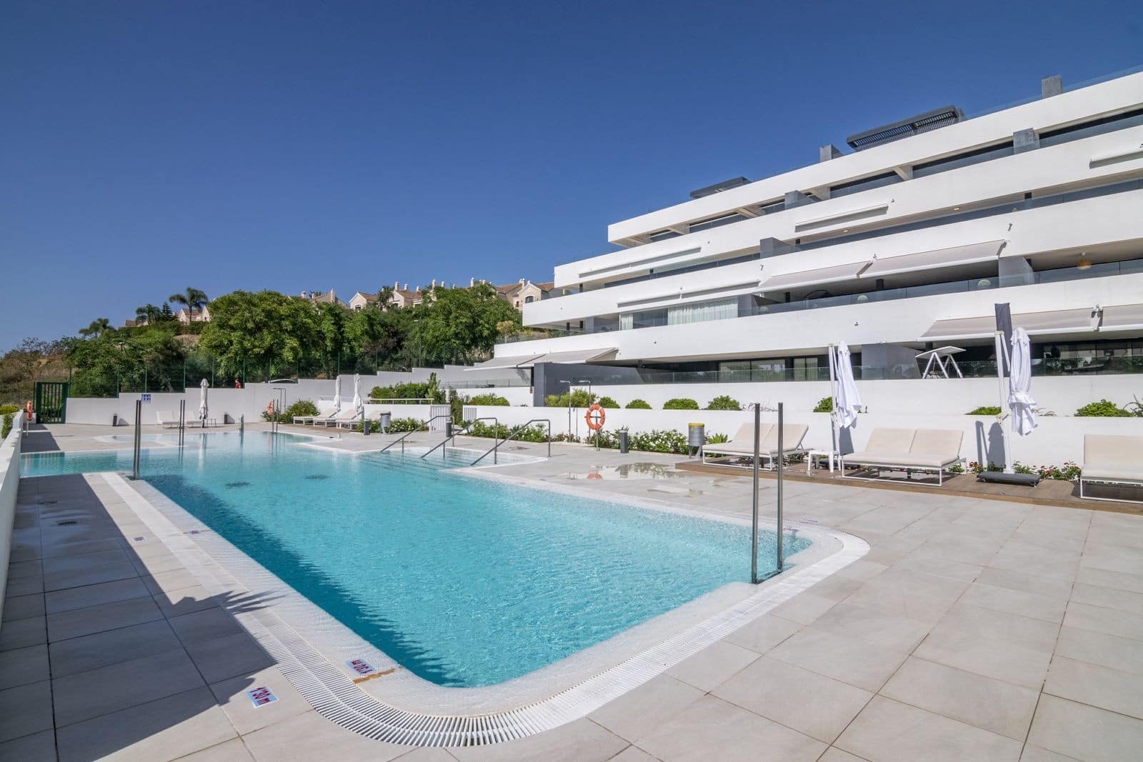 3 quarto Apartamento para venda em Estepona com piscina garagem - 750 000 € (Ref: 8113986)